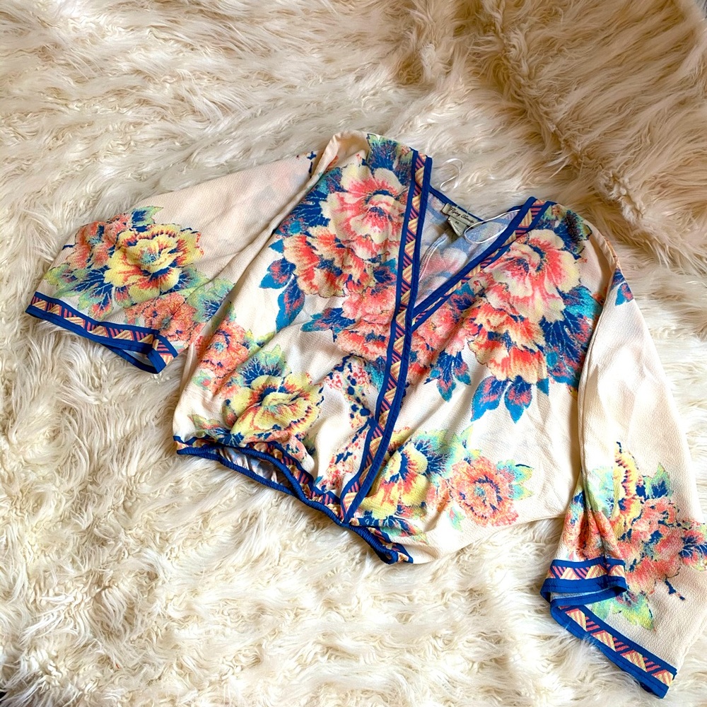 DEAL: 3x$20 Floral Loose Fit Top